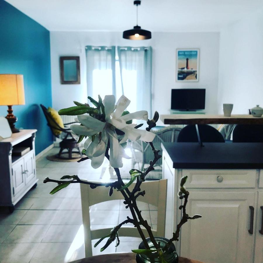 Domaine Des Pins Holiday home Cast